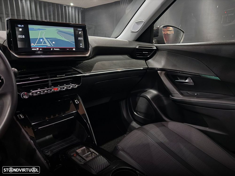 Peugeot 2008 1.2 PureTech Allure EAT8 - 19