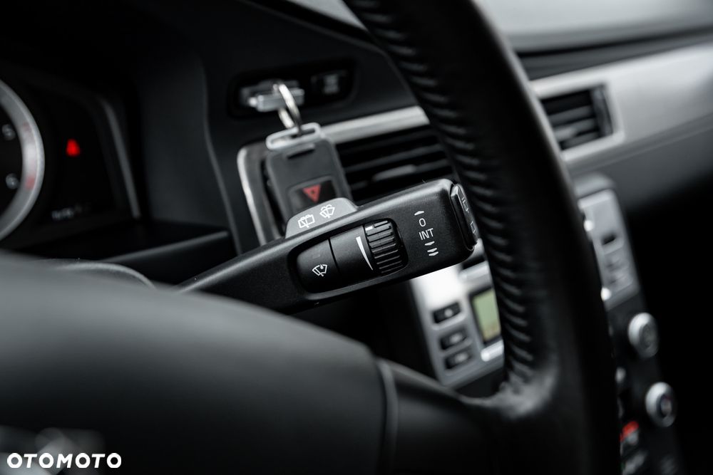 Volvo XC 70 D5 AWD Momentum - 32