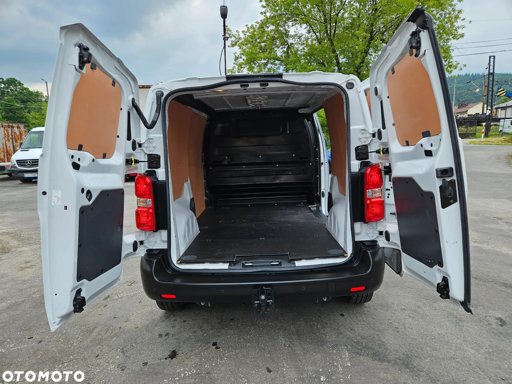 Citroën Jumpy rej 02.2024 przebieg 10500 klima tempomat grip control hak 3osobowy - 18