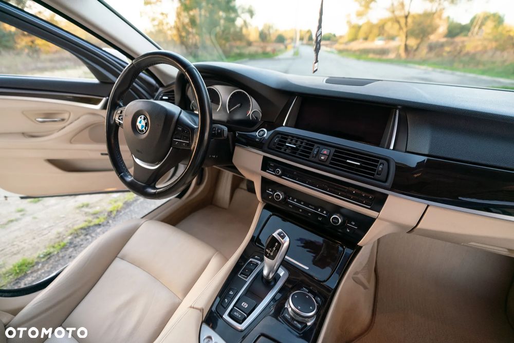 BMW Seria 5 528i xDrive Luxury Line - 26