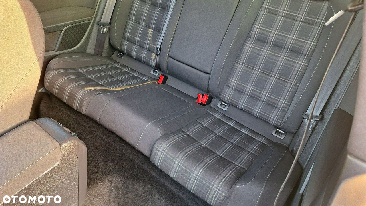 Volkswagen Golf - 16