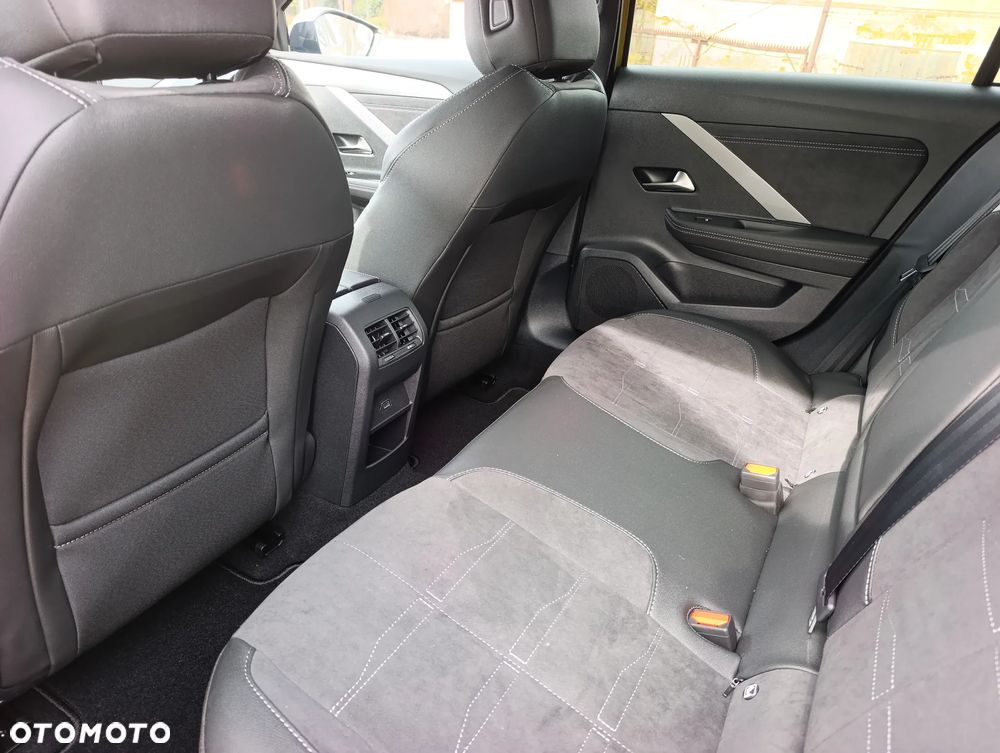 Opel Astra 1.2 Turbo Business Elegance - 17