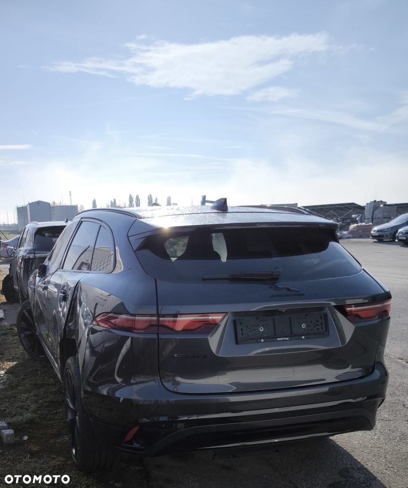 Jaguar F-Pace 2.0 P250 mHEV AWD R-Dynamic SE - 10