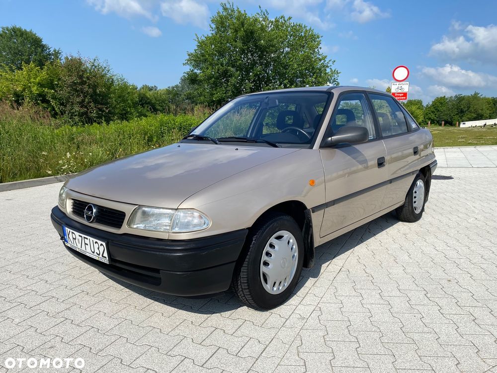 Opel Astra 1.4 GL - 2