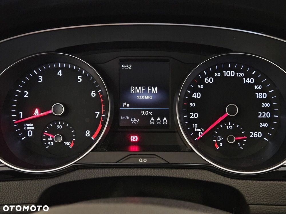 Volkswagen Passat - 14