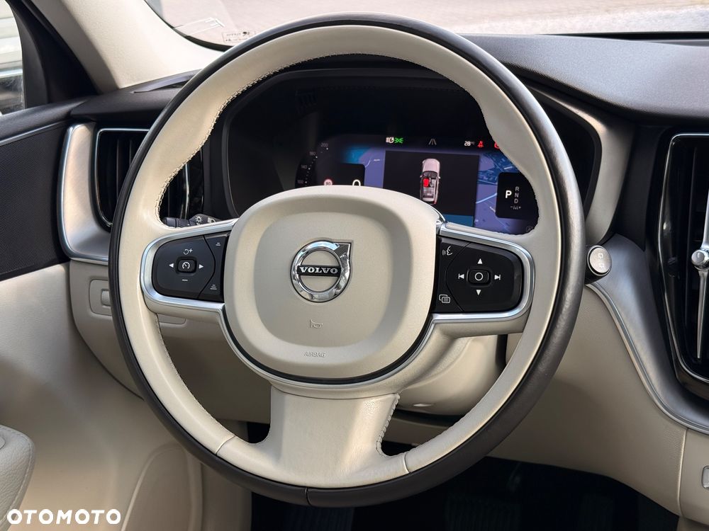 Volvo XC 60 B4 B Plus Bright - 25