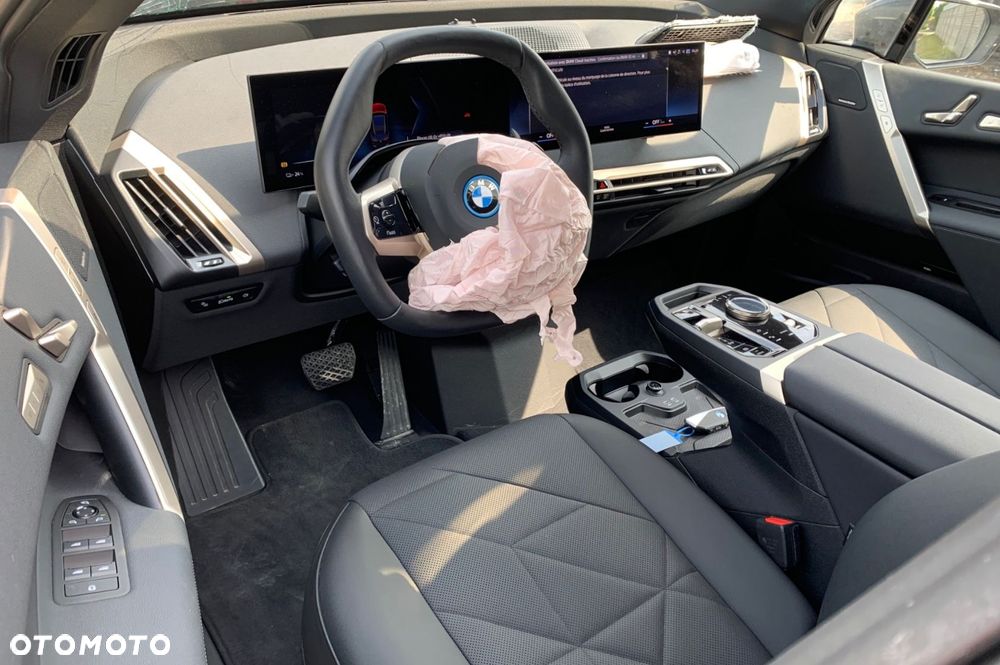 BMW iX xDrive50 - 5