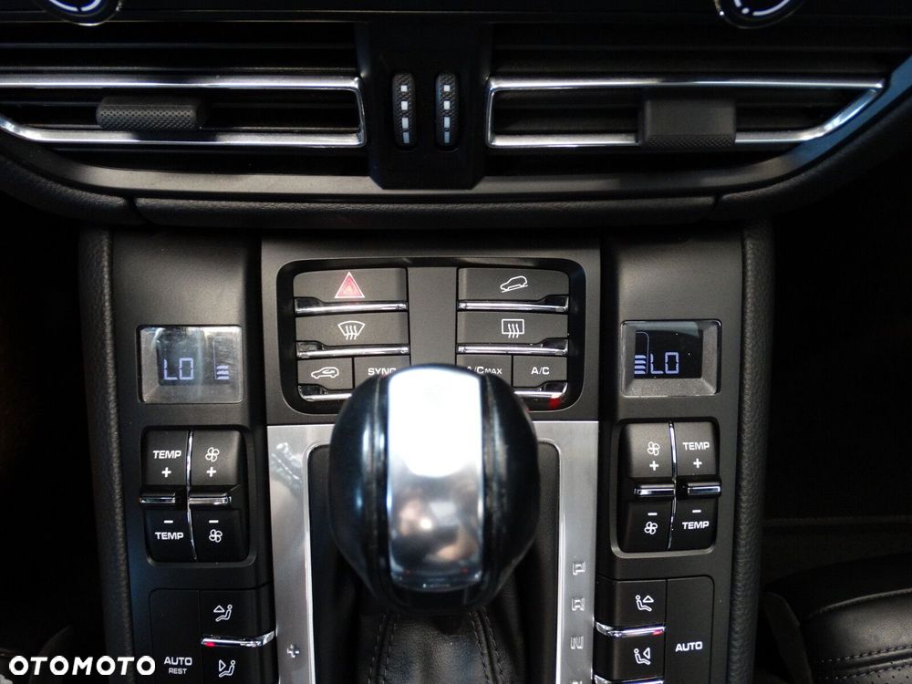 Porsche Macan - 32