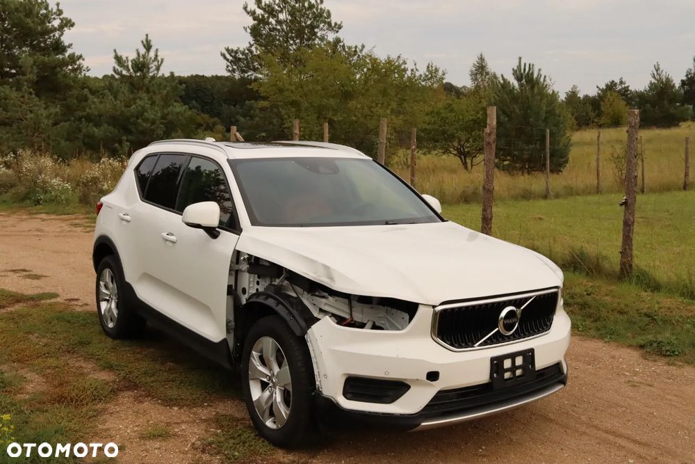 Volvo XC 40 T5 AWD Momentum - 4