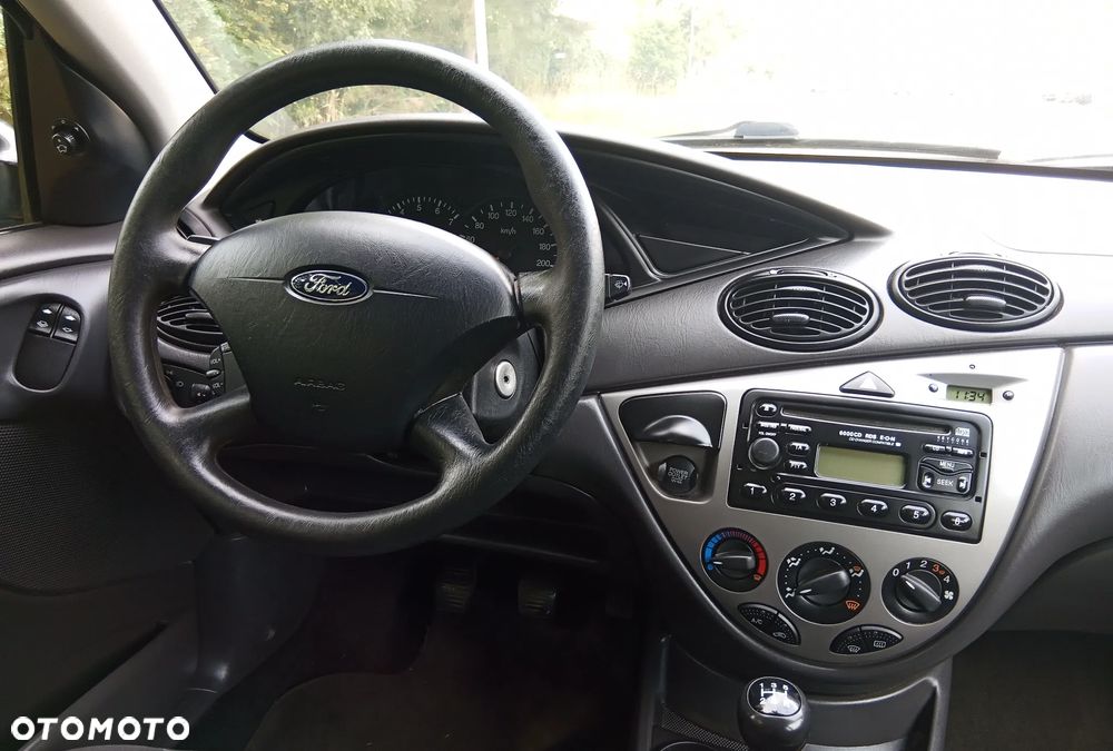 Ford Focus 1.6 16V Trend - 9