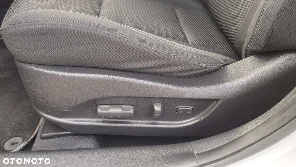 Hyundai i40 Kombi blue 1.6 Family - 22