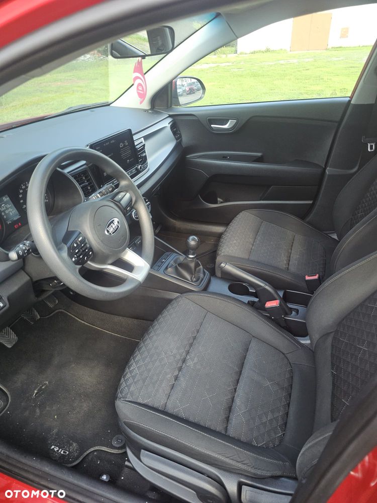 Kia Rio 1.2 L - 6