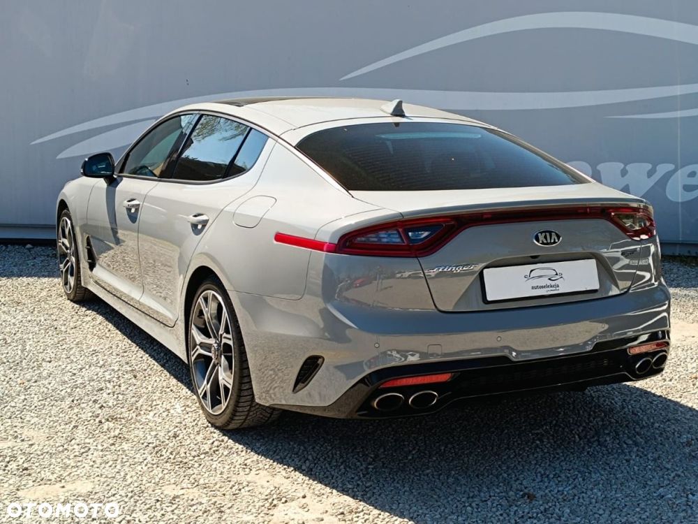 Kia Stinger - 16