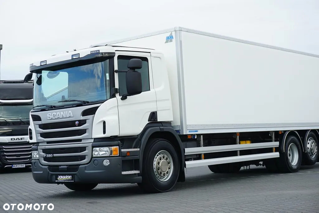 Scania P 320 / EURO 6 / KONTENER + WINDA / 22 PALETY / OŚ SKRĘTNA - 22