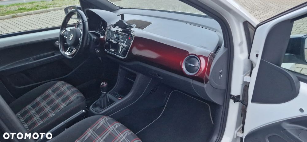 Volkswagen up! GTI - 8