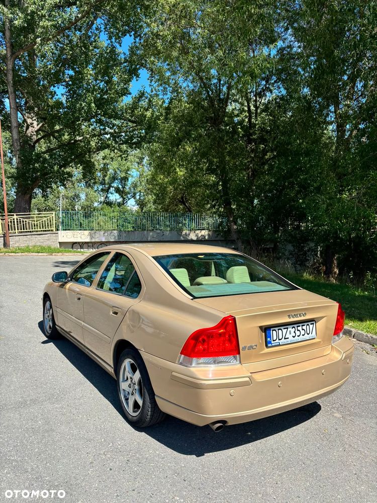 Volvo S60 2.4D5 Momentum - 3