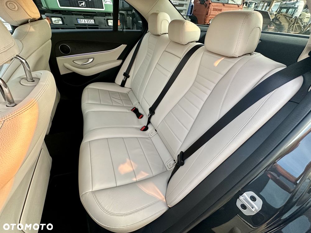 Mercedes-Benz Klasa E 220 d 4-Matic - 19