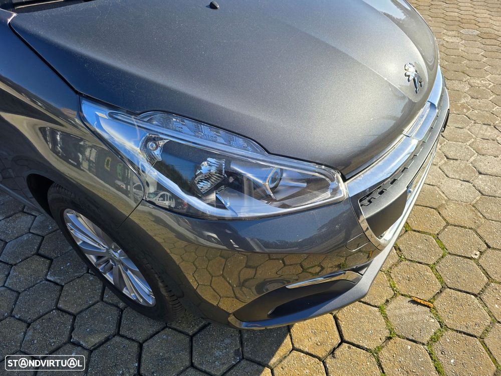 Peugeot 208 1.2 PureTech Signature - 11