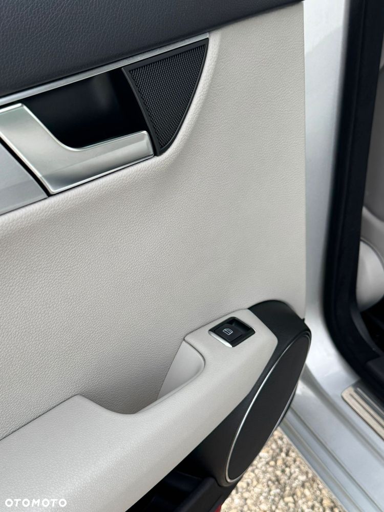 Mercedes-Benz Klasa C 250 7G-TRONIC Avantgarde Edition - 27