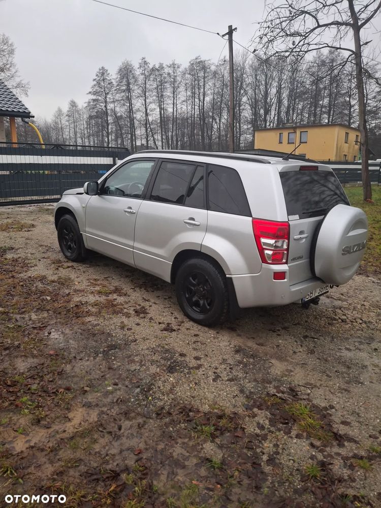 Suzuki Grand Vitara 2.0 - 5