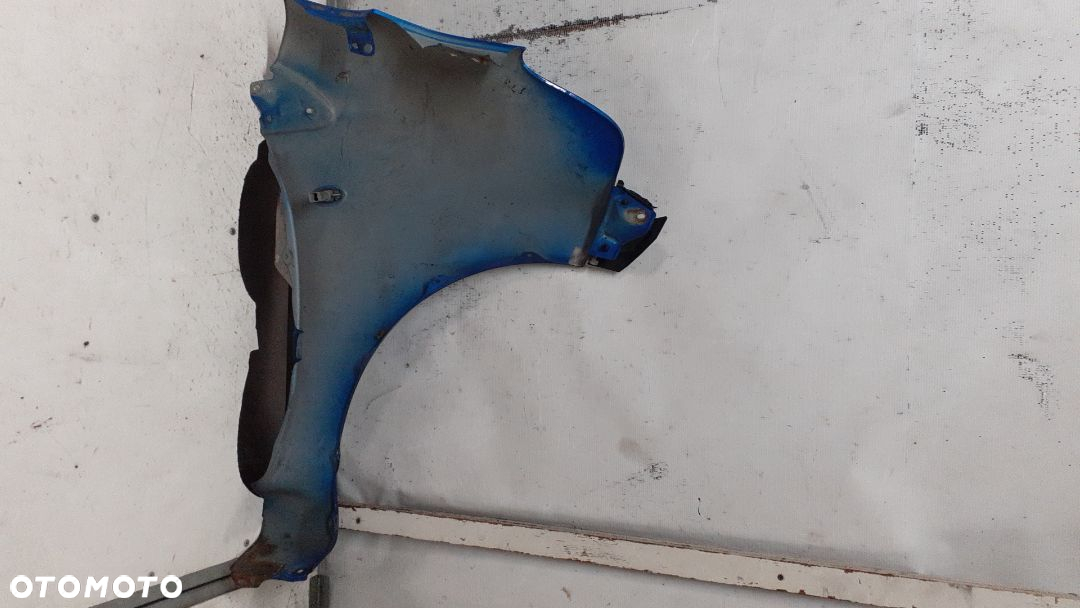 * BŁOTNIK PRZÓD PRZEDNI LEWY DO TOYOTA AYGO GRANATOWY 8M6 - 4