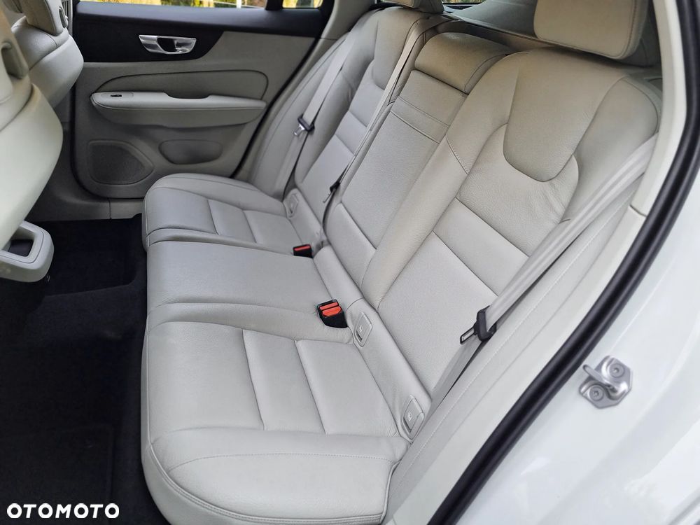 Volvo V60 Cross Country B4 D AWD Geartronic Pro - 26