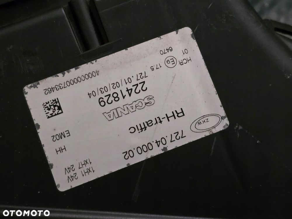LAMPA PRZEDNIA REFLEKTOR SCANIA KOMPLET 2241829 2241828 - 3