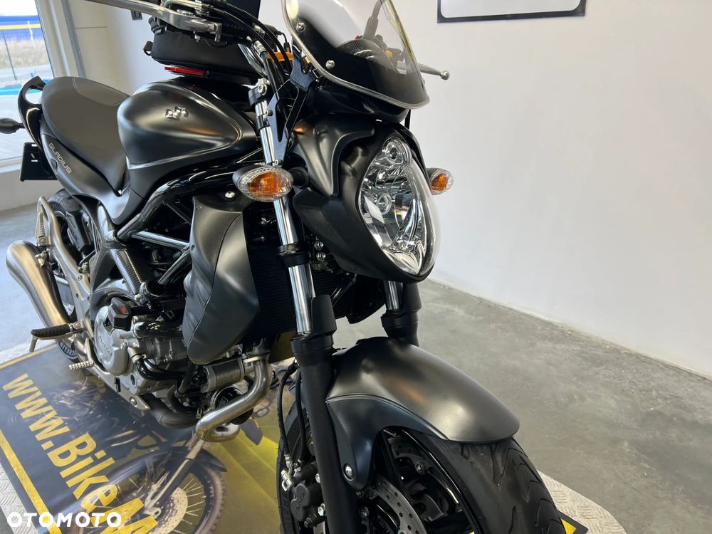 Suzuki Gladius - 9