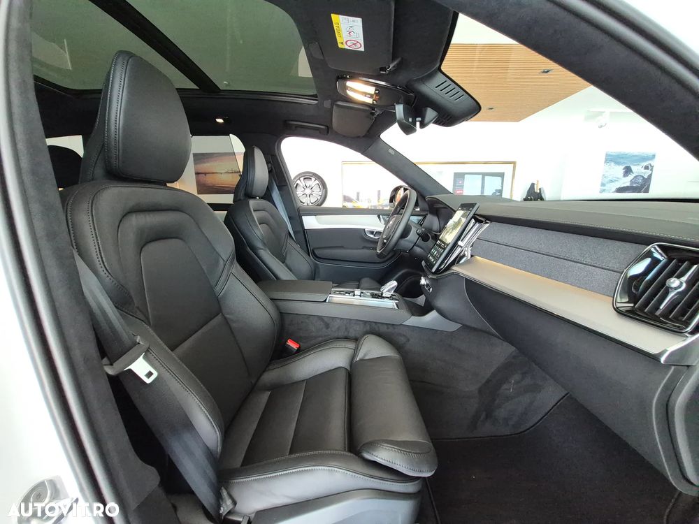Volvo XC 90 T8 AWD PHEV Ultra Black Edition - 24
