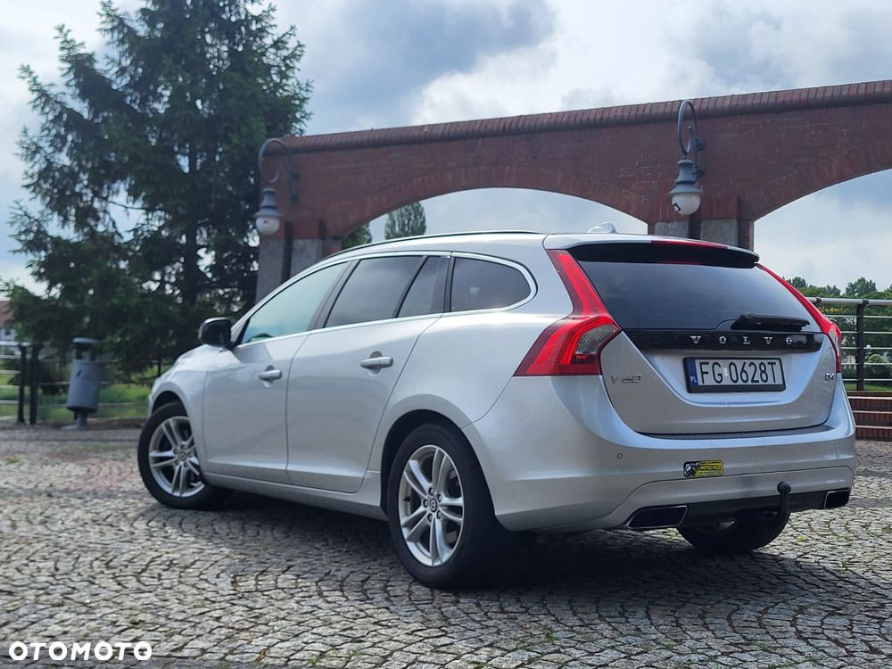 Volvo V60 D4 Geartronic Momentum - 9