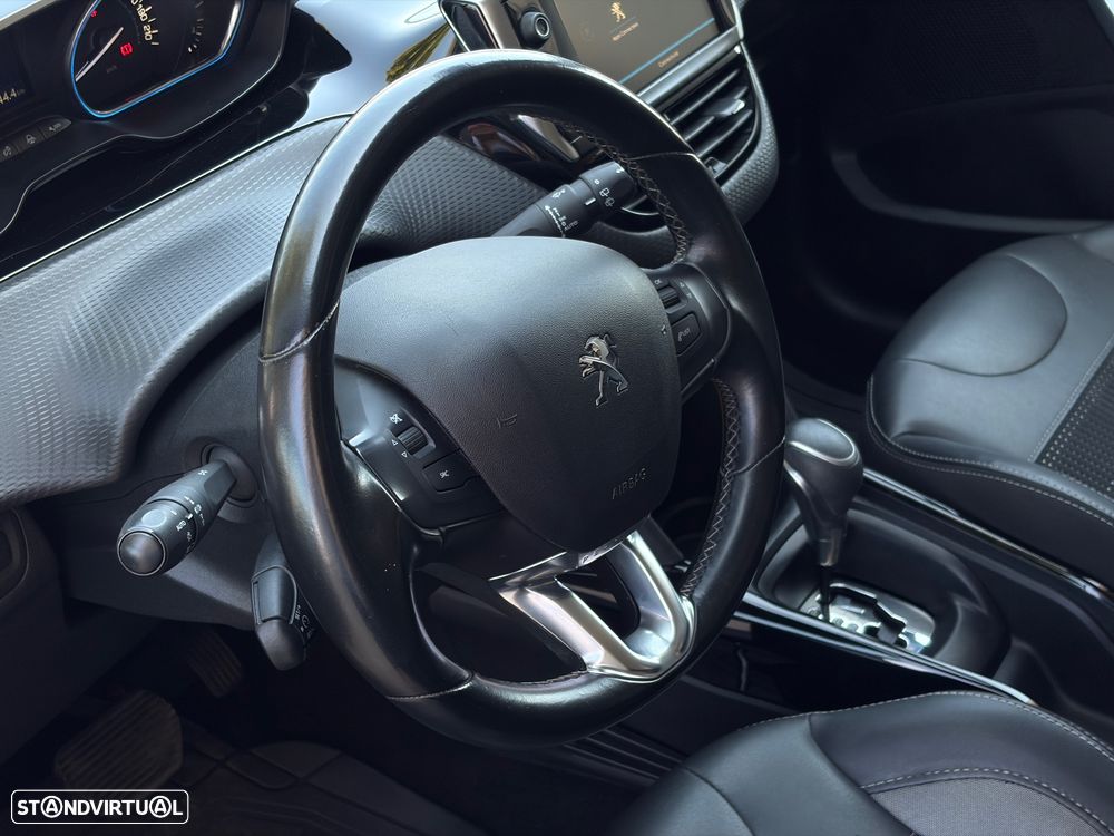 Peugeot 2008 1.2 PureTech Allure EAT6 - 21