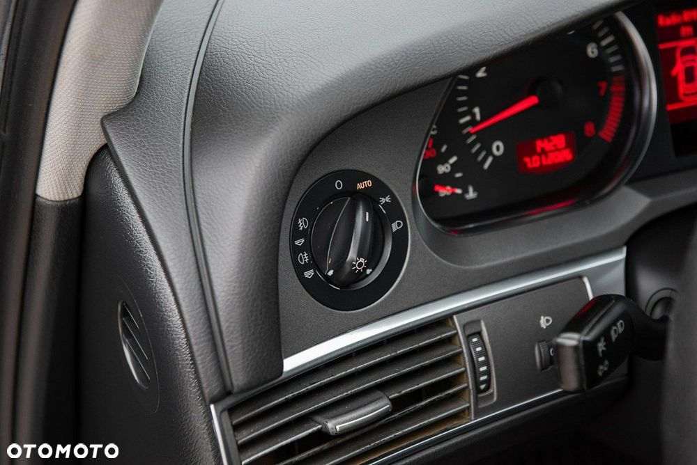 Audi A6 Avant 2.4 - 21