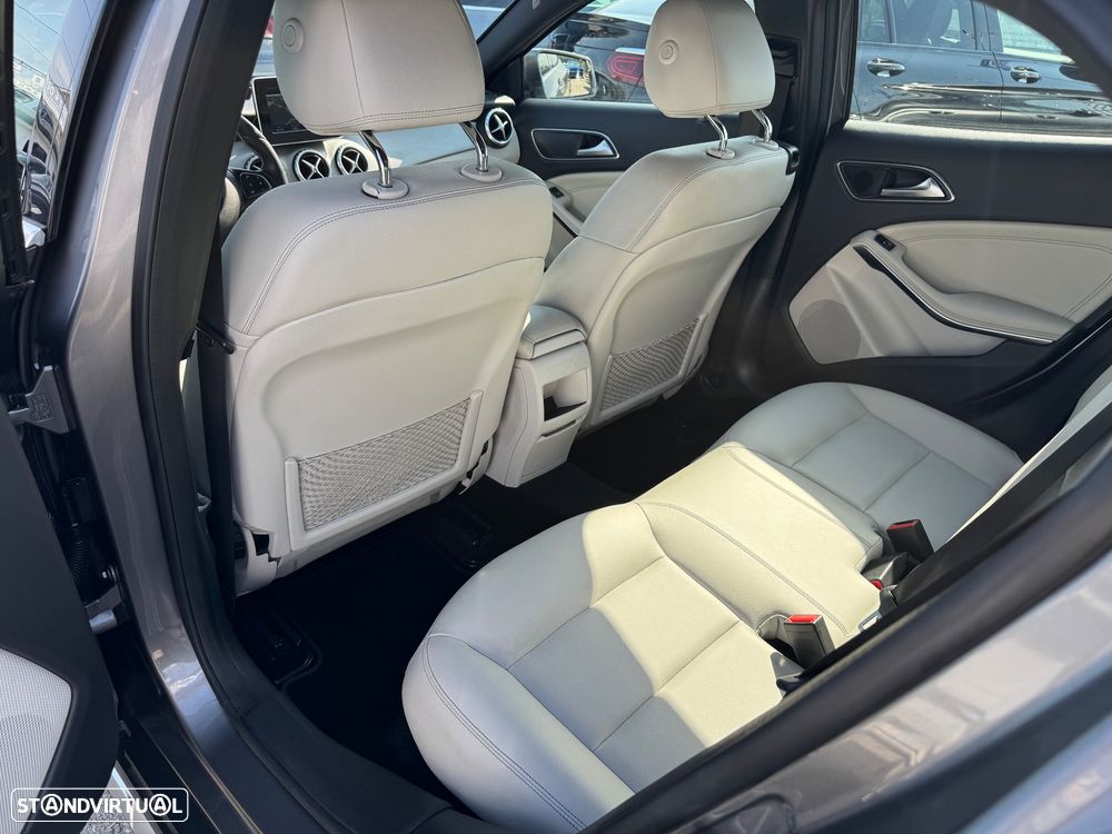 Mercedes-Benz GLA 180 d Urban - 11