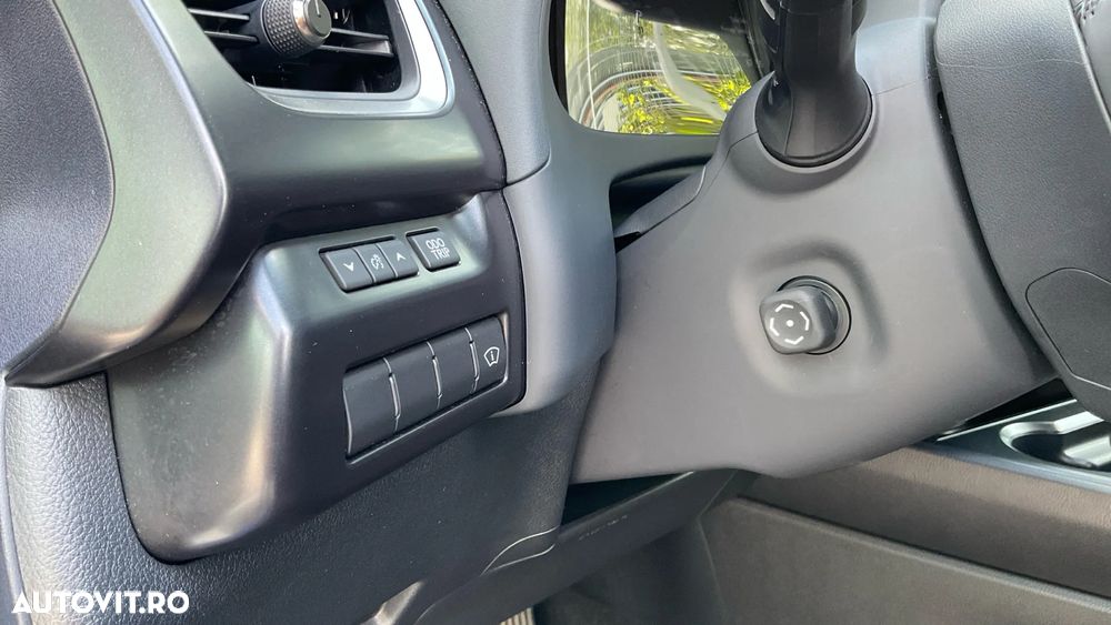 Lexus UX 300h AWD CVT HEV Business - 32