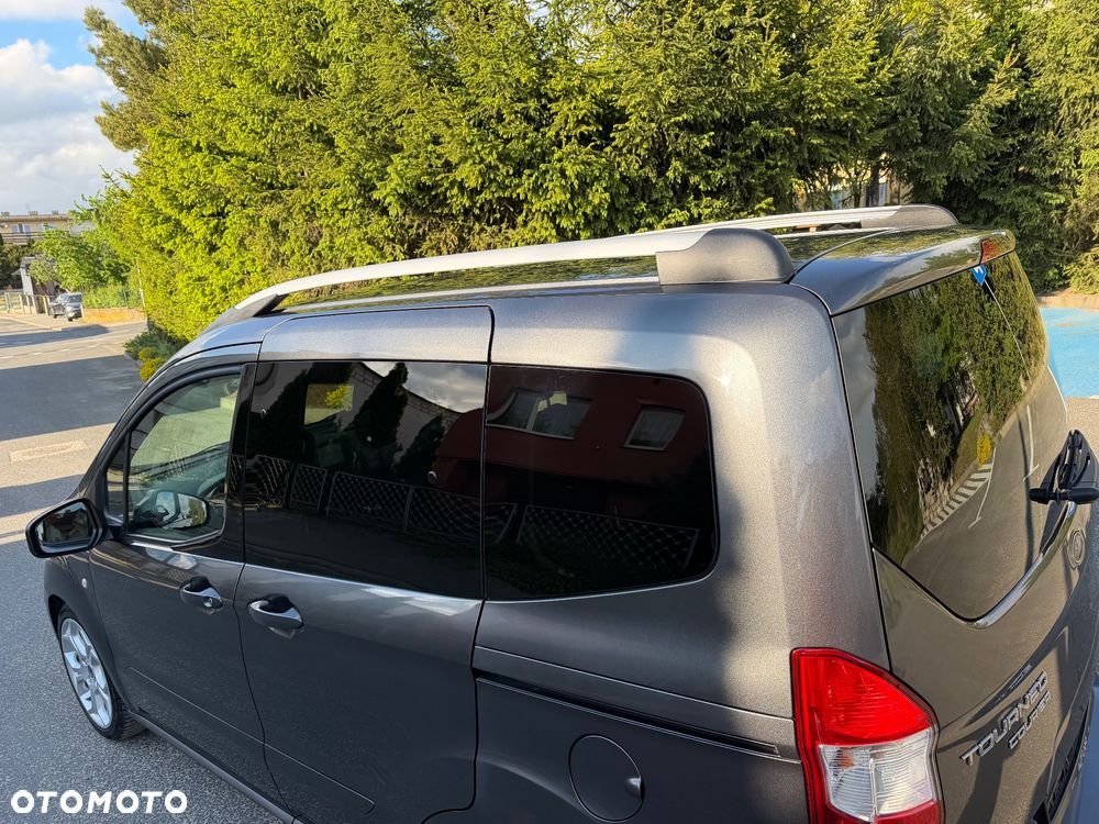 Ford Tourneo Courier 1.0 EcoBoost S&S Titanium - 11