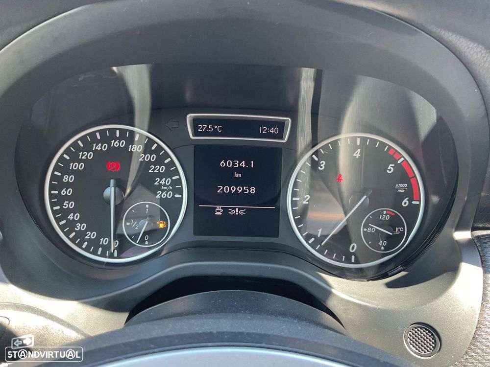Mercedes-Benz A 180 CDi BE AMG Line - 24
