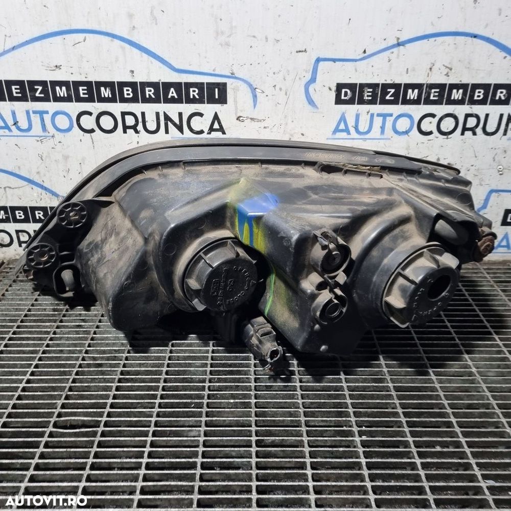 Far Dreapta Kia Sorento 2002 - 2009 SUV 4 Usi (453) Fara xenon NU ARE COD - 3