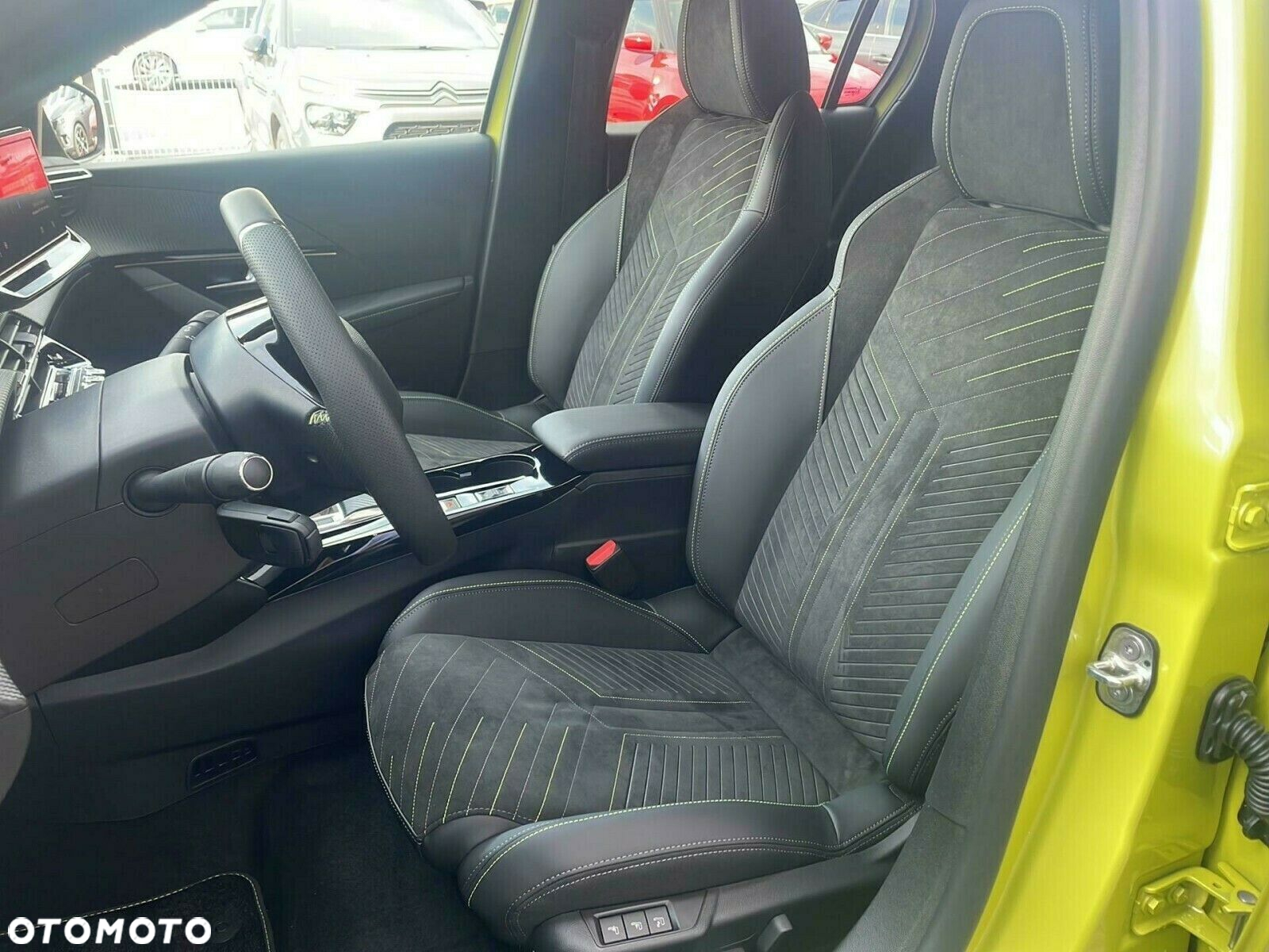 Peugeot 208 - 12