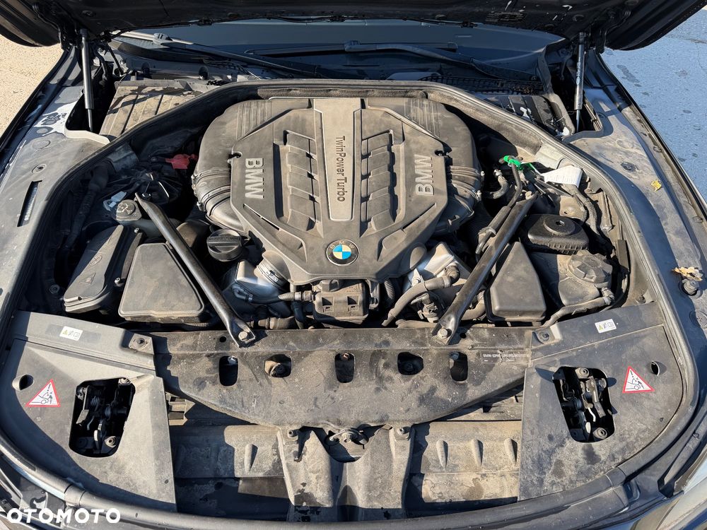 BMW Seria 7 750i xDrive - 16