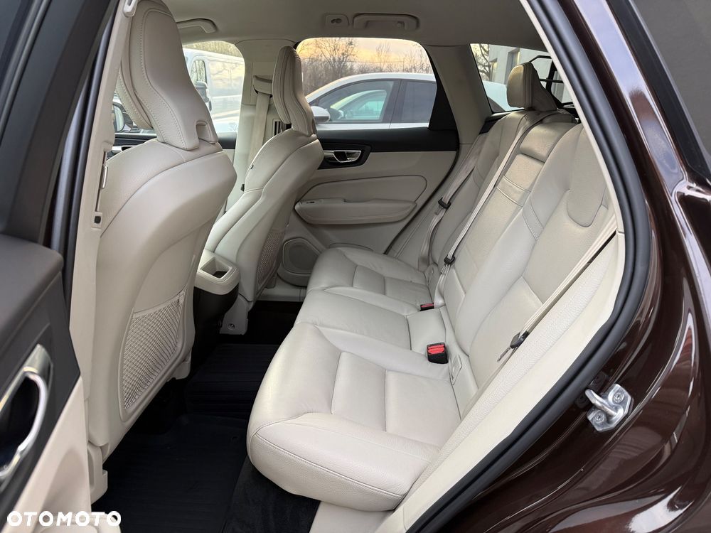 Volvo XC 60 D4 Momentum - 29