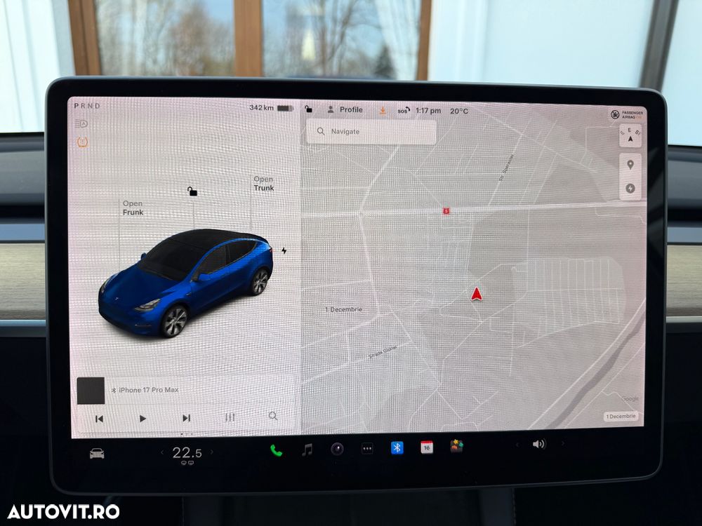 Tesla Model Y - 25