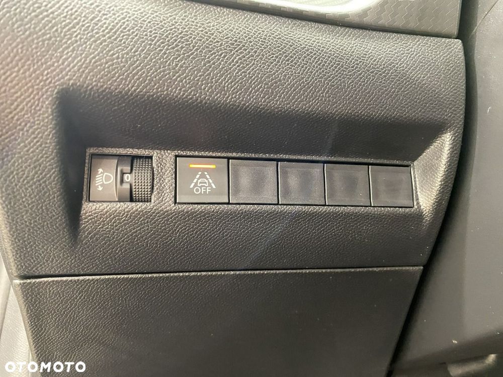 Peugeot 208 - 25