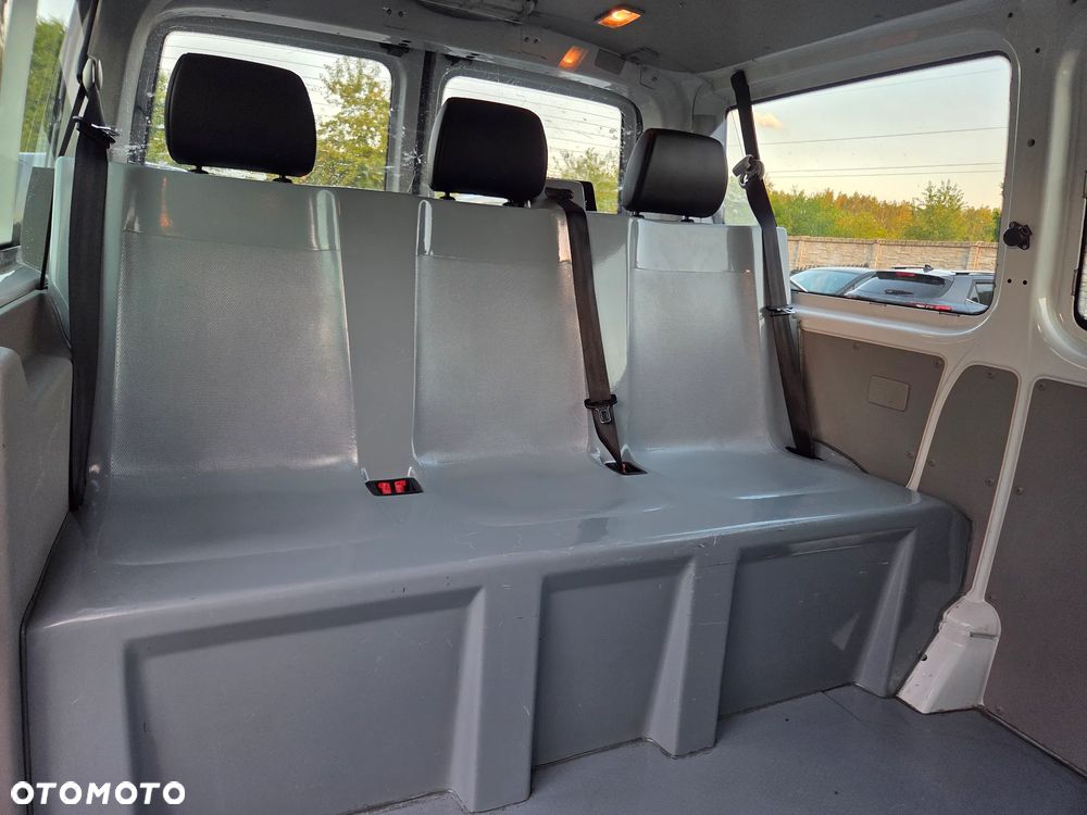Volkswagen Transporter - 22