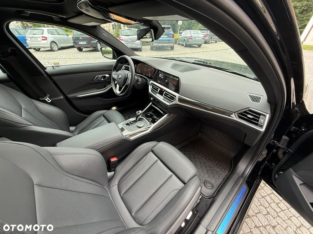 BMW Seria 3 330i xDrive - 14