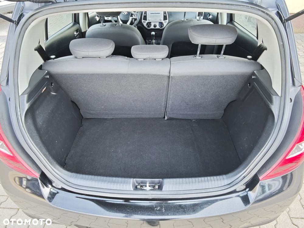 Hyundai i20 1.2 FIFA WM Edition - 18