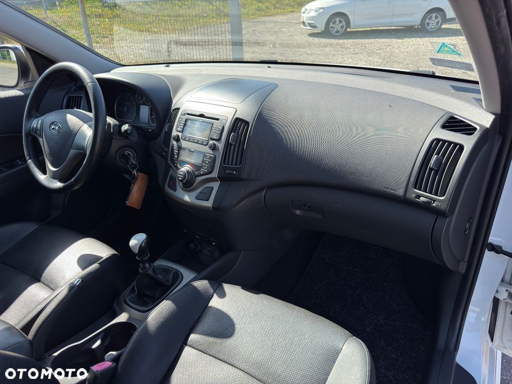 Hyundai i30 1.6 Classic + - 29