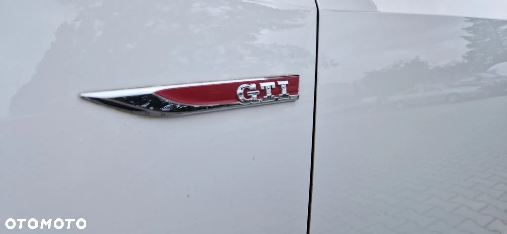 Volkswagen up! GTI - 40