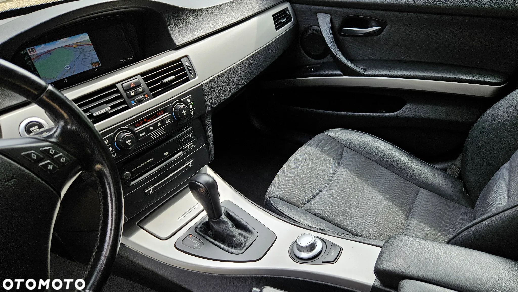 BMW Seria 3 318i Touring - 30