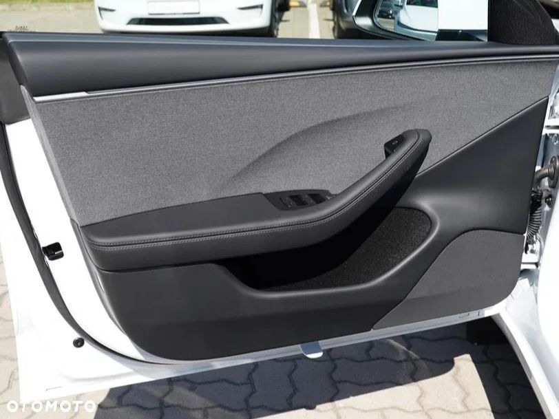 Tesla Model 3 Long Range RWD Premium - 11