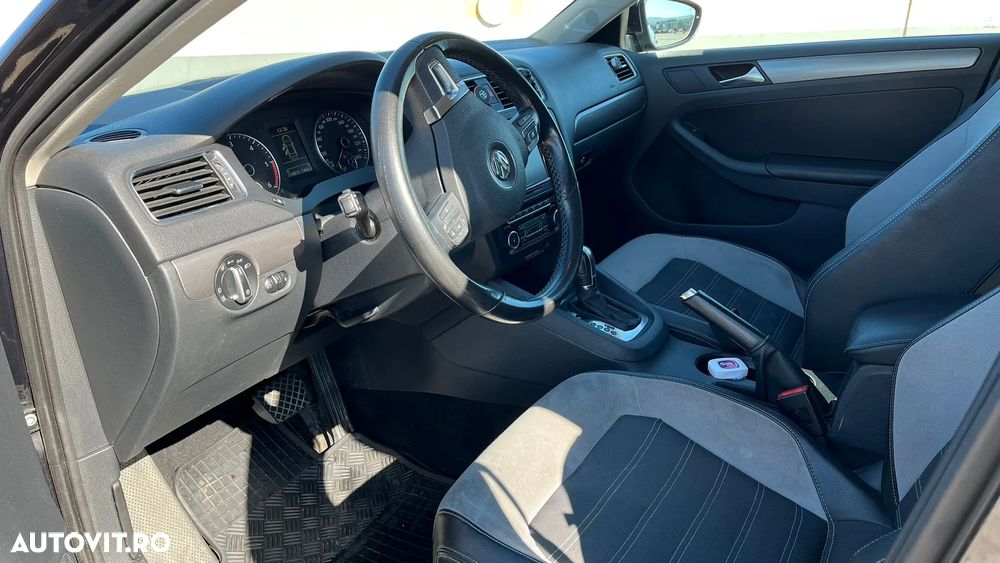 Volkswagen Jetta 1.6 TDI CR DPF DSG Comfortline - 12